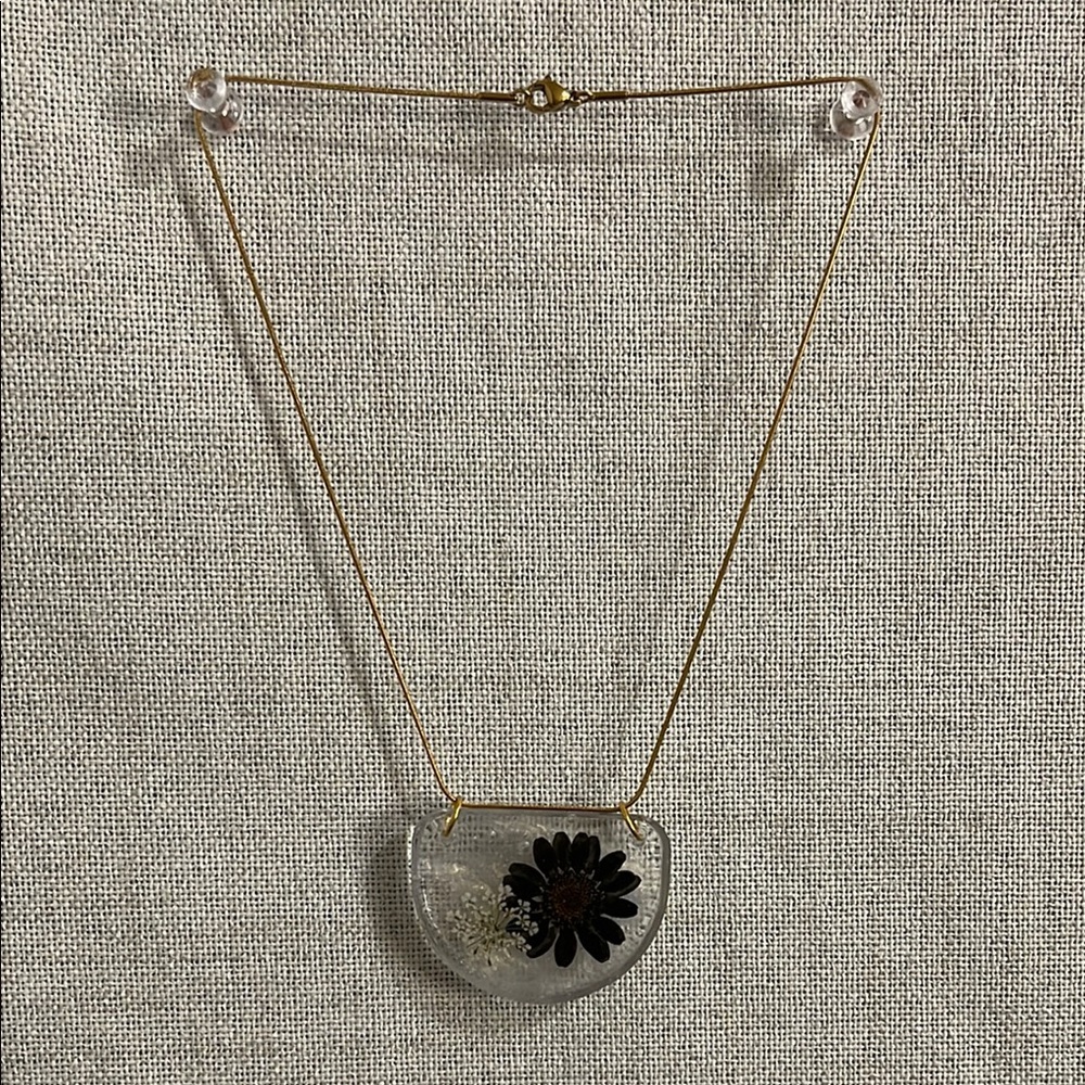 Elegant Gold and Black Floral Pendant Necklace